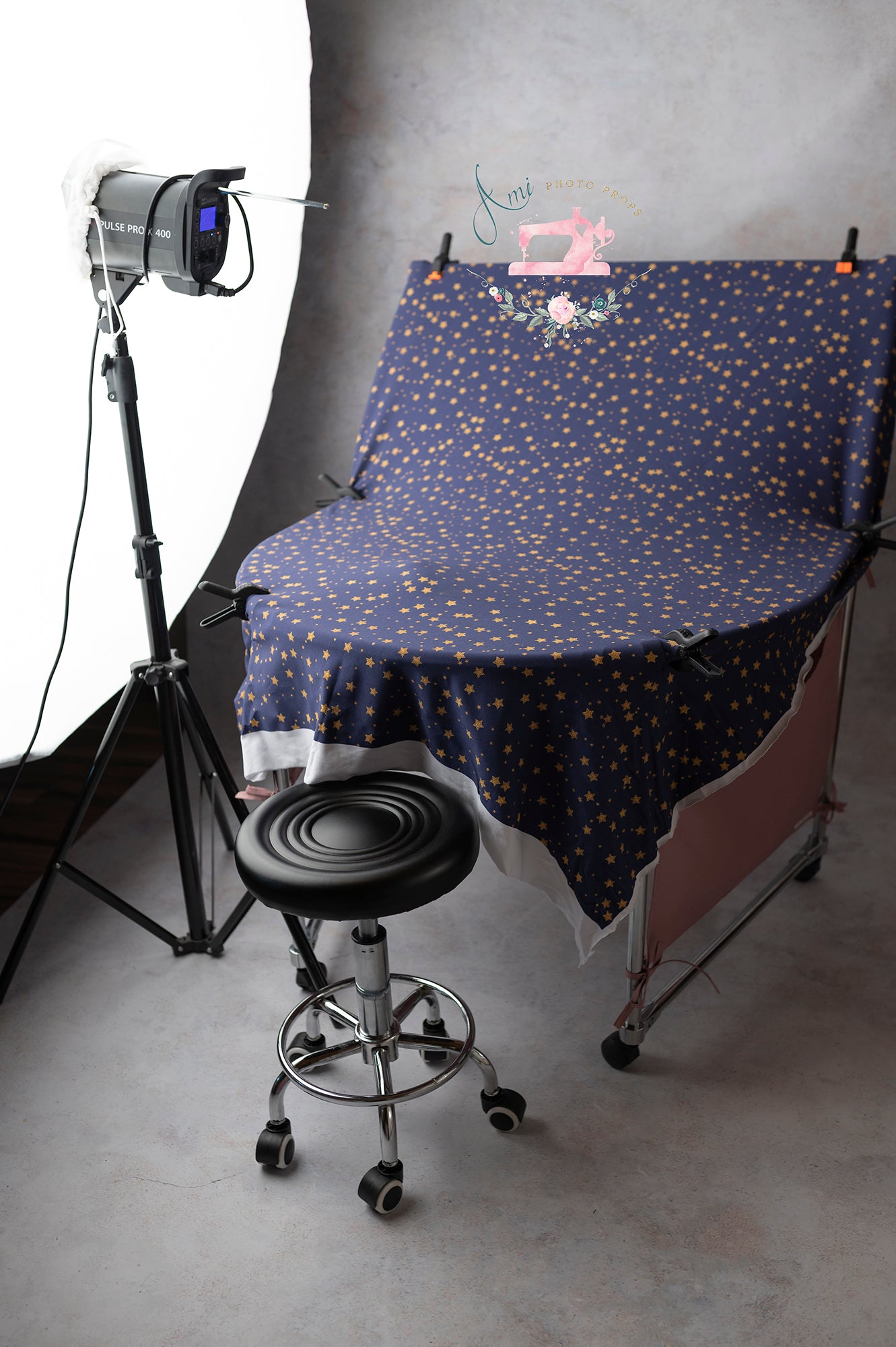 Posing Table - a table to the newborn position - dirti pink