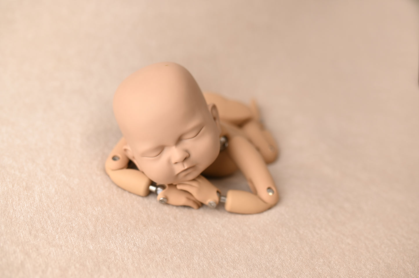Posing Table - a table to the newborn position - dirti pink