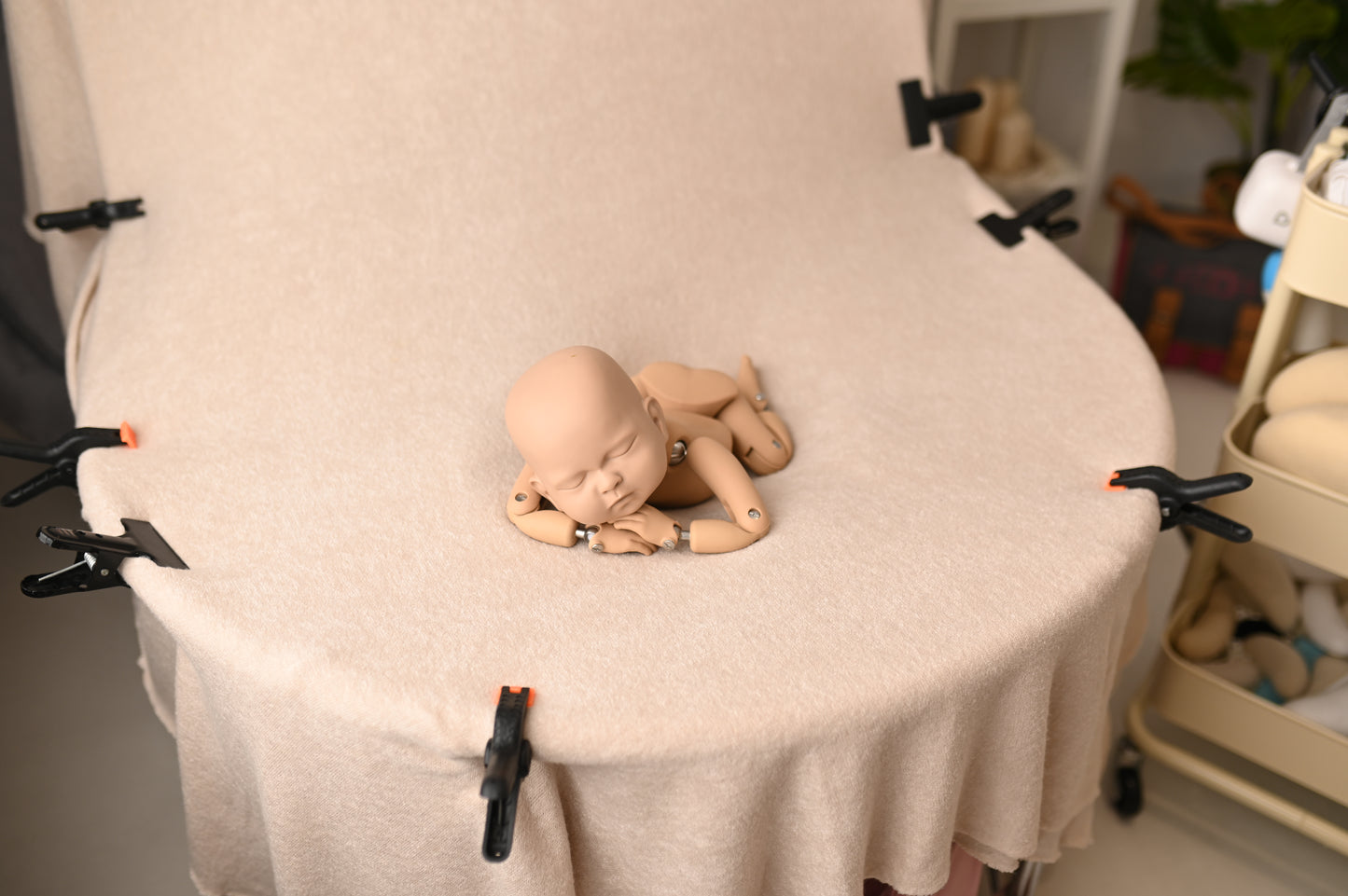 Posing Table - a table to the newborn position - dirti pink
