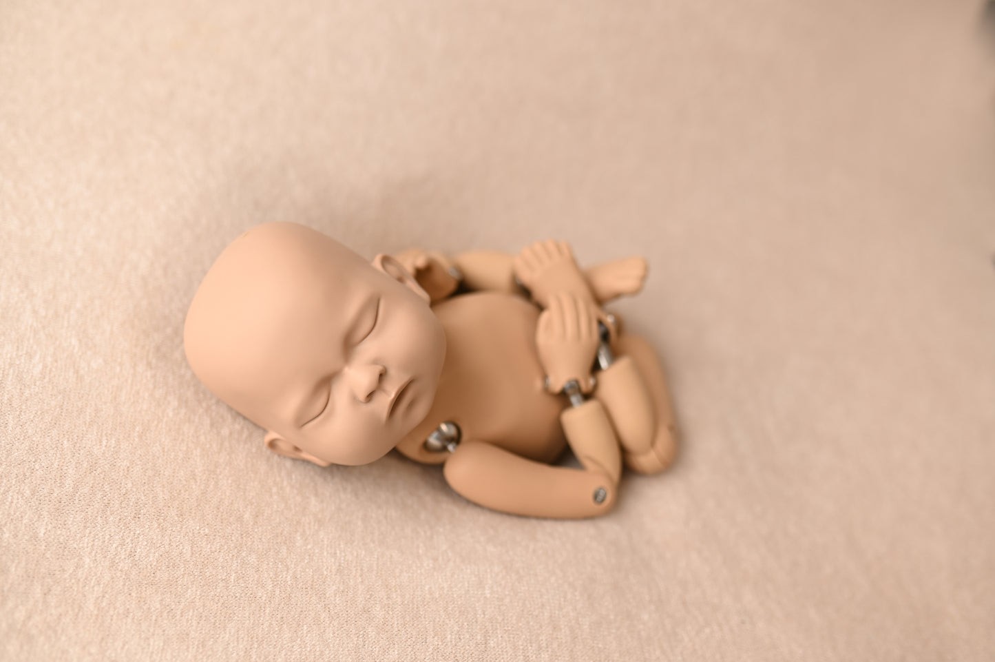 Posing Table - a table to the newborn position - dirti pink