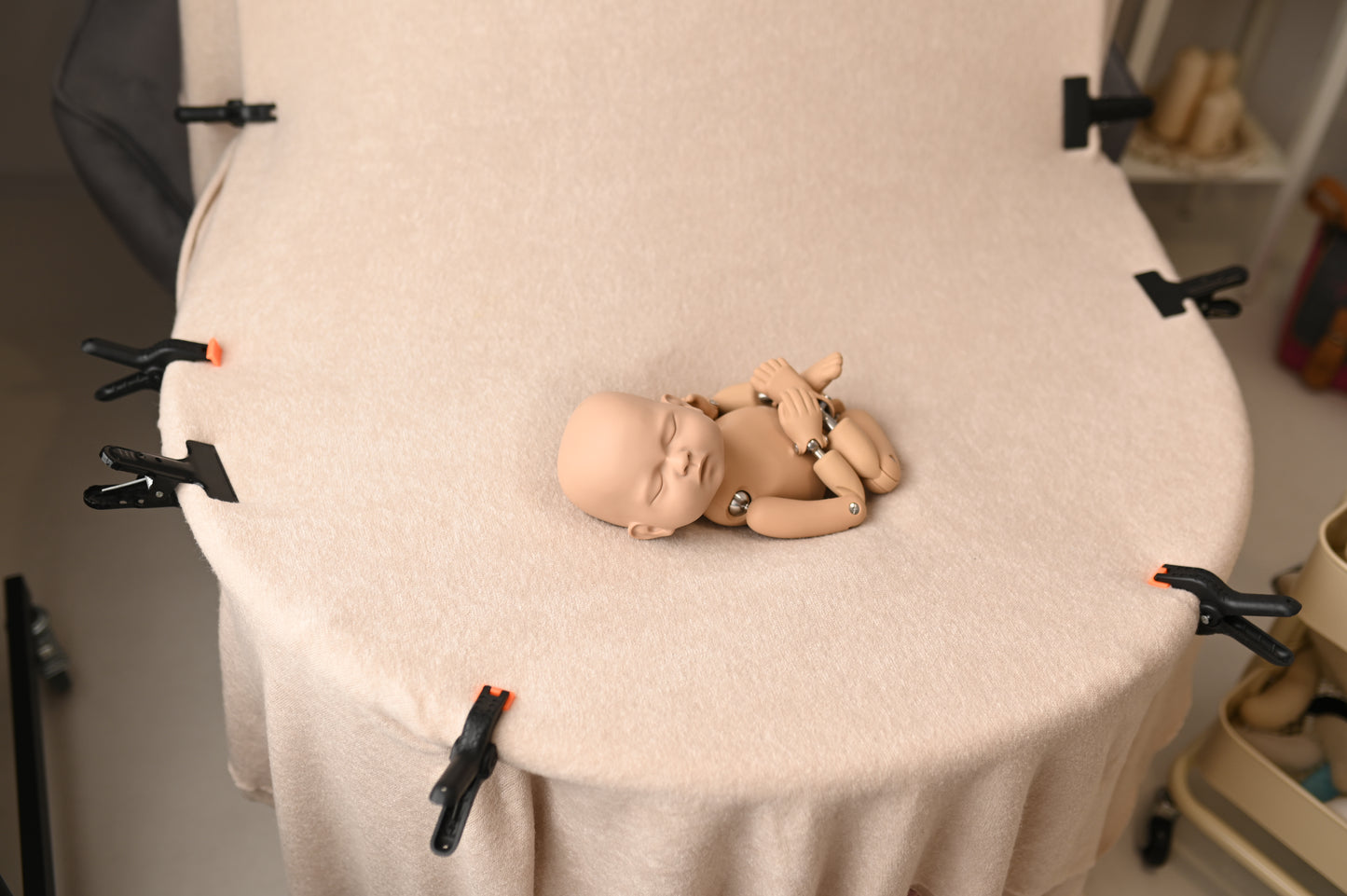 Posing Table - a table to the newborn position - dirti pink