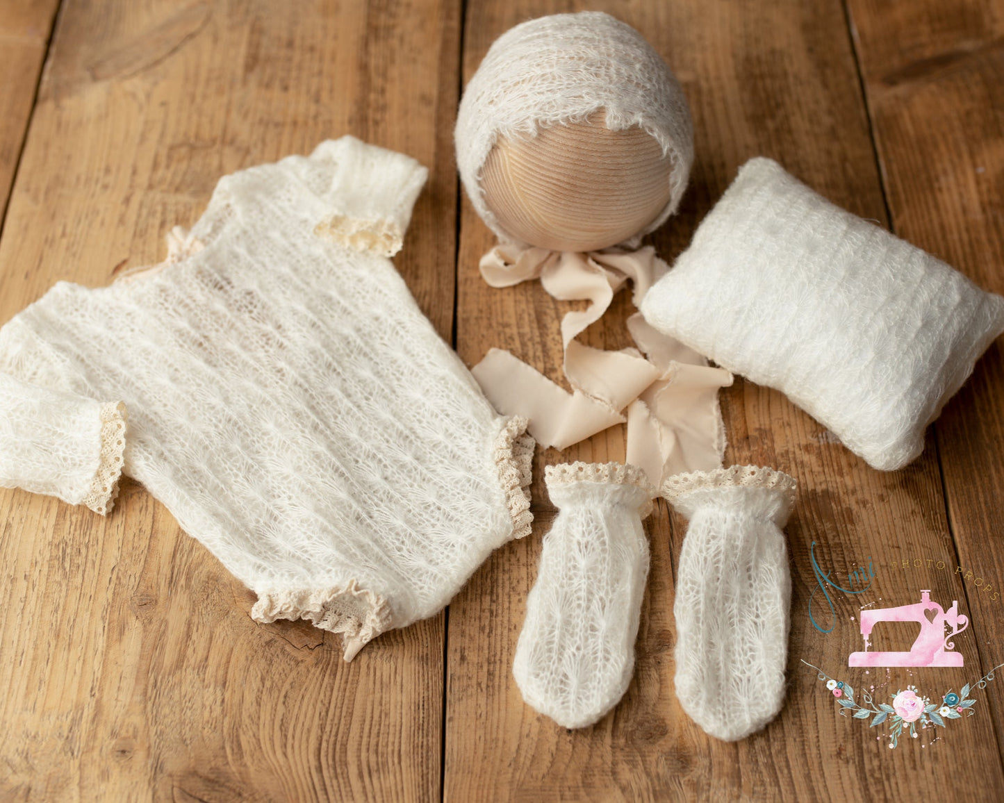 LUNA - romper, bonnet, pillow and shoes