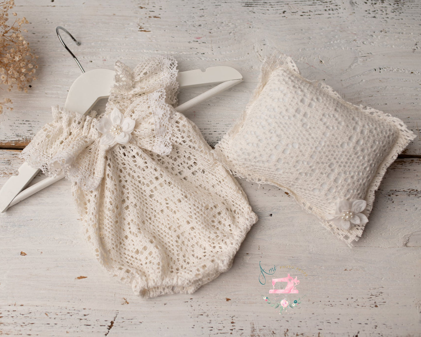 AVA- rompers and pillow nb