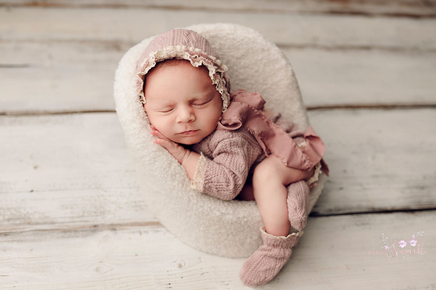 Posing Chair with cover - cream lamb