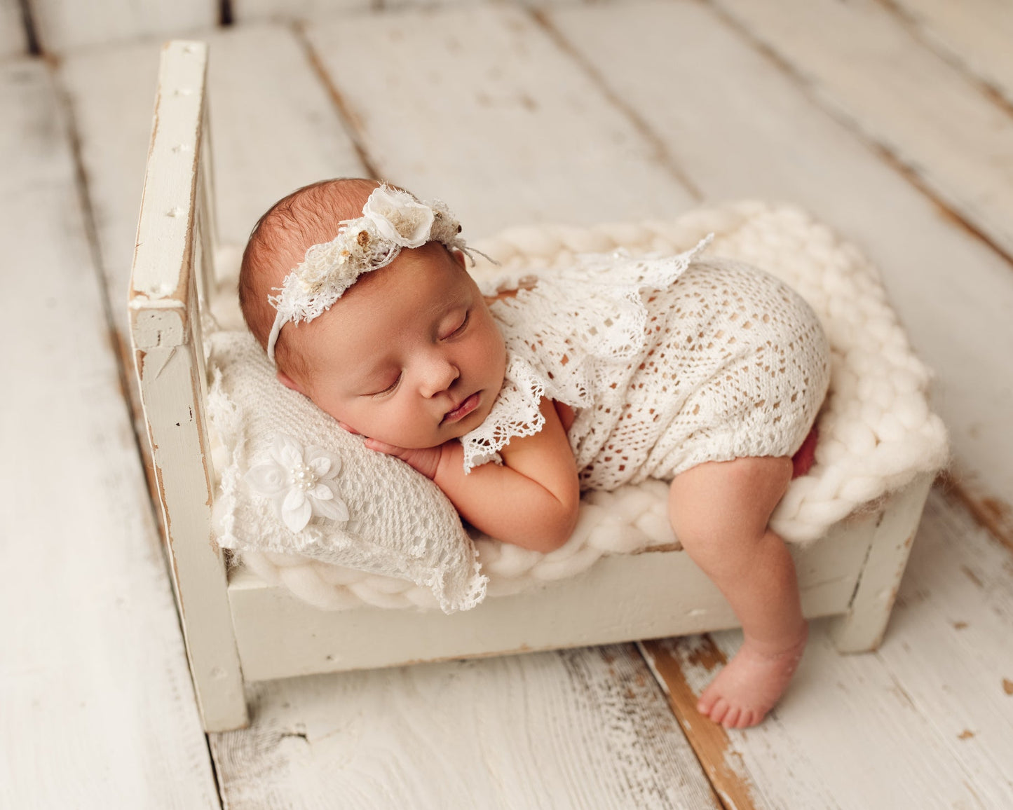 AVA- rompers and pillow nb