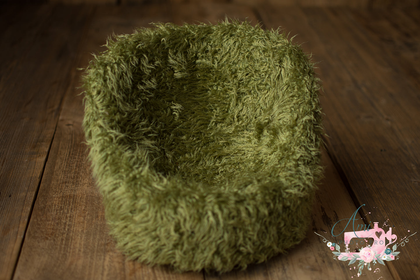 Posing Chair with cover -  color greeen fur